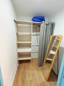 a ladder in a room with a closet at Hébergement design proche plage in Trouville-sur-Mer