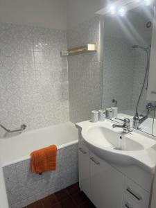 Koupelna v ubytování 2 Zimmerwohnung Haus Marmotta 26