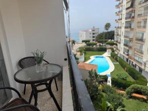 Bazén v ubytování Apartamento albaida 3g nebo v jeho okolí