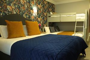 Posteľ alebo postele v izbe v ubytovaní The Newgrange Hotel