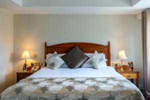 Posteľ alebo postele v izbe v ubytovaní The Newgrange Hotel