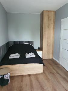 Ένα ή περισσότερα κρεβάτια σε δωμάτιο στο Mazury Home Apartament