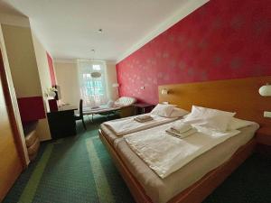 Postel nebo postele na pokoji v ubytování Hotel Vacek Pod Věží