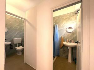 Old Beach Vlora Hostel 욕실