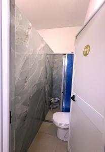 Old Beach Vlora Hostel 욕실