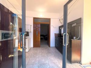 Old Beach Vlora Hostel 주방 또는 간이 주방