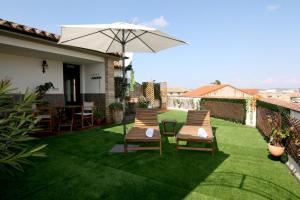 A garden outside Hotel Merindad de Olite