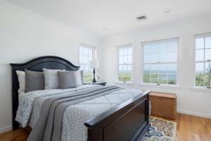 Letto o letti in una camera di Dunecrest by RoveTravel - Family Oceanfront with Heated Pool