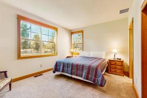 Ένα ή περισσότερα κρεβάτια σε δωμάτιο στο Eagle Crest Escape +29 φωτογραφίες