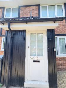 Fotografie z fotogalerie ubytování 1BR London Home Near Heathrow v destinaci Cranford