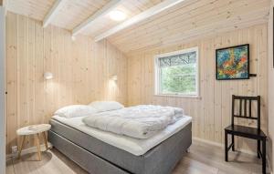 4 Bedroom Stunning Home In Fjerritslev房間的床
