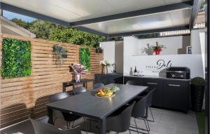 Dapur atau dapur kecil di Lovely Home In Medulin With Sauna +39 gambar