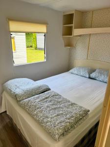 Ένα ή περισσότερα κρεβάτια σε δωμάτιο στο Camping Nadmorski