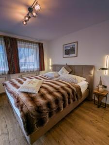 Postel nebo postele na pokoji v ubytování Garni Hotel Belalp