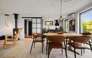 Khu vực ghế ngồi tại Two Bedroom Nice Home In Vejby