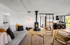 Khu vực ghế ngồi tại Two Bedroom Nice Home In Vejby