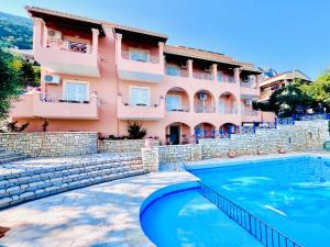Corfushell Resort Hotel apart内部或周边的泳池