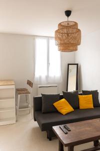a living room with a couch and a table at Appartement avec parking La Flocellière in La Flocellière