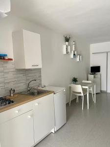 Η κουζίνα ή μικρή κουζίνα στο Milo's HOME