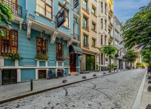 a cobblestone street in front of a blue building at Nil Hotel İstanbul City Center in Istanbul