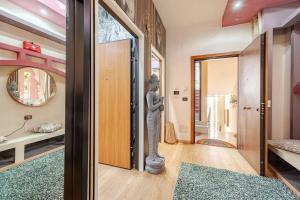 a room with a statue of a woman standing in the doorway at Flytosuite tripla confort bagno in camera in Bologna