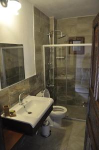 Ett badrum på Taş Avlu Butik Otel