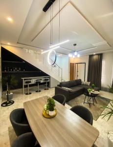 Χώρος καθιστικού στο Care And Essential Apartment