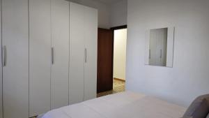 Ένα ή περισσότερα κρεβάτια σε δωμάτιο στο Marsi Apartment - Appartamento vicino al mare e all'Istituto Santo Stefano