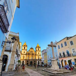 a group of buildings in a city with a fountain at Itapuã Pousada e Hostel Corais in Salvador +24 photos