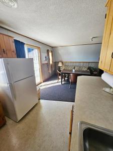 Kuchyň nebo kuchyňský kout v ubytování Katahdin Valley Motel