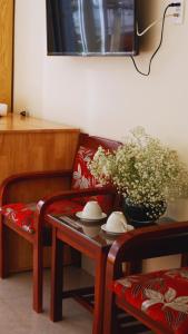 O zonă de relaxare la Khách sạn Quang Tuấn