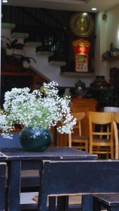 O zonă de relaxare la Khách sạn Quang Tuấn