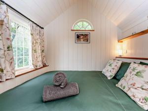 Ένα ή περισσότερα κρεβάτια σε δωμάτιο στο 1 Bed in Poynings 90450