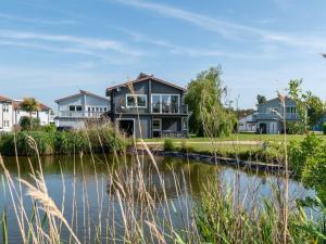 a house on the shore of a lake with houses at 3 Bed in Hopton 88649 in Fritton Norfolk