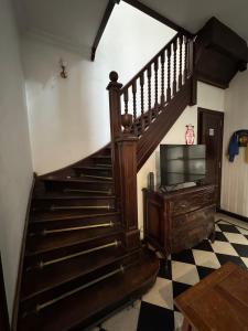 aoyer with a staircase with a tv and a couch at Residencia Boutique in Mar del Plata
