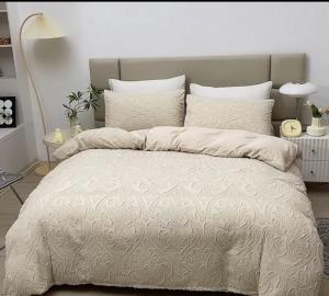Letto o letti in una camera di غرف يومي مفروشة
