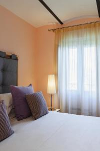 A bed or beds in a room at Tenuta Borgo Santa Cecilia