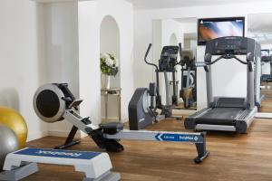 The fitness centre and/or fitness facilities at The Westbridge Hotel Stratford