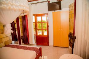 TV a/nebo společenská místnost v ubytování Kigufi Hill Hotel & Agape Resort