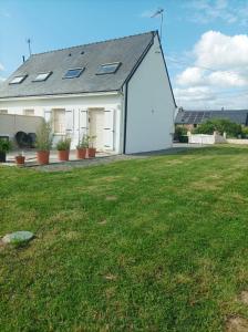 Gallery image of GRAND GITE MER ET CAMPAGNE AVEC DEUX LOGEMENTS INDEPENDANTS COMMUNIQUANTS 6 chambres 4 salles de bains in Férel