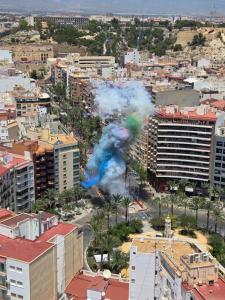Nespecifikovaný výhled na destinaci Alicante nebo výhled na město při pohledu z apartmánu