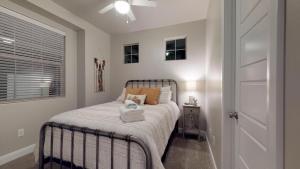 En eller flere senge i et værelse på Arroyo at The Casitas Sienna Hills Resort + 53 billeder