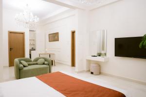 TV a/nebo společenská místnost v ubytování Sphinx House