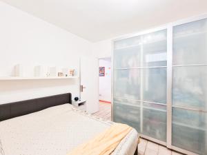 a bedroom with a bed and a sliding glass door at Casa Cristina con patio privato in Nisporto
