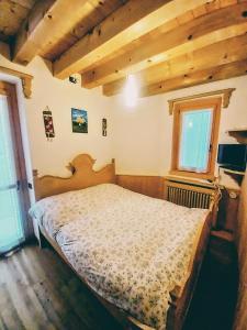 Katil atau katil-katil dalam bilik di Beautiful apartment in Zoldo Alto Dolomites +2 gambar