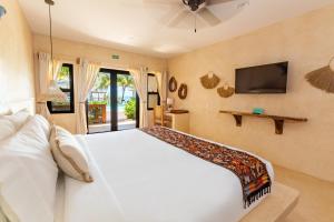 Gallery image of Kalimera Beach Hotel in Maya Beach