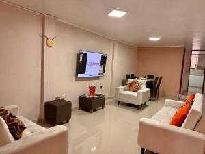 TV/trung tâm giải trí tại SUMAQ Jaichi