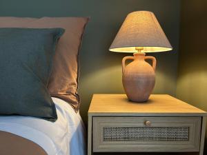 Letto o letti in una camera di HUNAB Roma Apt - Pool, Coworking and Gym NEW