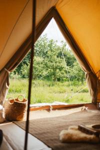 Postel nebo postele na pokoji v ubytování Eco Farm Camping 'de Waeldernis'