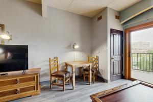 Μια τηλεόραση ή/και κέντρο ψυχαγωγίας στο Chula Vista Condo 2346